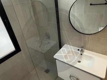 Departamento 2 ambientes con balcón y cochera cubierta fija en alquiler - Saavedra