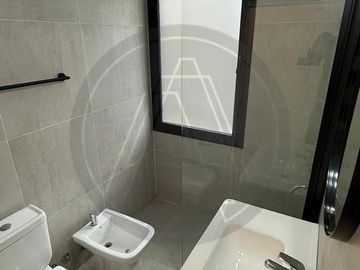 Departamento 2 ambientes con balcón y cochera cubierta fija en alquiler - Saavedra