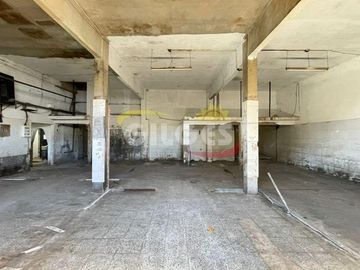 Alquiler Galpón/Local 400M²  en Villa Luzuriaga  Con entrada por 2 calles. Excelente Ubicación