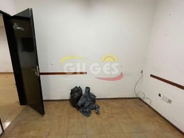 Alquiler Galpón/Local 400M²  en Villa Luzuriaga  Con entrada por 2 calles. Excelente Ubicación