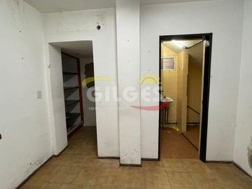 Alquiler Galpón/Local 400M²  en Villa Luzuriaga  Con entrada por 2 calles. Excelente Ubicación