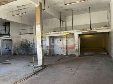 Alquiler Galpón/Local 400M²  en Villa Luzuriaga  Con entrada por 2 calles. Excelente Ubicación