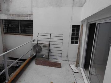 BAJAS EXPENSAS - Hermosa Oficina con Patio - Luminosa y Moderna - Inmejorable Ubicación