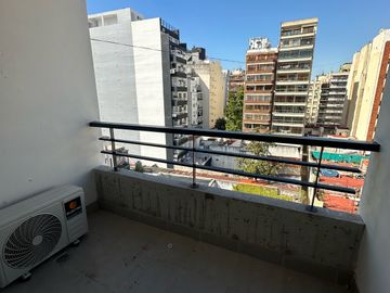 DEPARTAMETO DIVISIBLE CON BALCON Y AMENITIES.