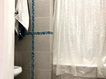 Casa céntrica en pulmón de manzana en Adrogue - Impecable