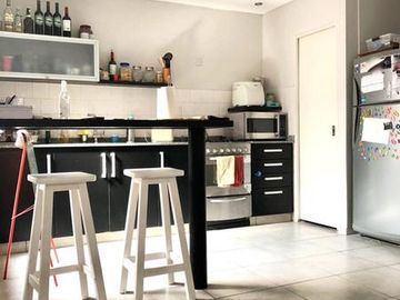 Casa céntrica en pulmón de manzana en Adrogue - Impecable