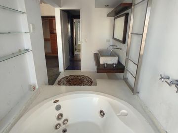 Penthouse con terraza propia c-quincho y jacuzzi exterior