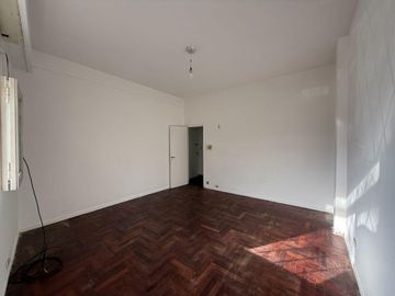 En Venta Departamento de 1 AMBIENTE al frente con Patio  Chacarita