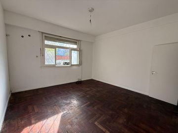 En Venta Departamento de 1 AMBIENTE al frente con Patio  Chacarita
