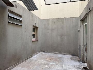 En Venta Departamento de 1 AMBIENTE al frente con Patio  Chacarita