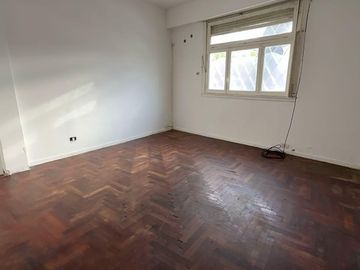 En Venta Departamento de 1 AMBIENTE al frente con Patio  Chacarita