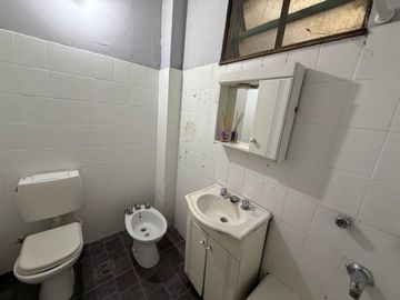 En Venta Departamento de 1 AMBIENTE al frente con Patio  Chacarita