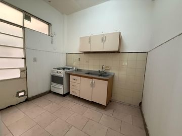En Venta Departamento de 1 AMBIENTE al frente con Patio  Chacarita