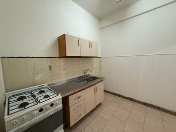 En Venta Departamento de 1 AMBIENTE al frente con Patio  Chacarita