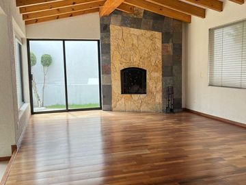 Venta de Casa en Lomas de Valle Escondido, Atizapán