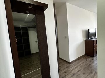 Depto amueblado 92m² 2 rec | Biosfera Towers Juriquilla | $20,000