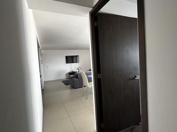 Depto amueblado 92m² 2 rec | Biosfera Towers Juriquilla | $20,000