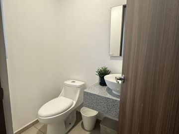 CASA AMUEBLADA EN RENTA EN TOLUCA CERCA DEL AEROPUERTO Y PARQUE INDUSTRIAL 2000
