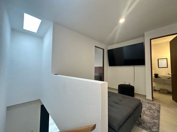 CASA AMUEBLADA EN RENTA EN TOLUCA CERCA DEL AEROPUERTO Y PARQUE INDUSTRIAL 2000