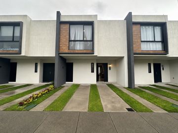 CASA AMUEBLADA EN RENTA EN TOLUCA CERCA DEL AEROPUERTO Y PARQUE INDUSTRIAL 2000