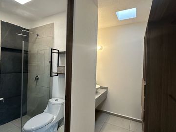 CASA AMUEBLADA EN RENTA EN TOLUCA CERCA DEL AEROPUERTO Y PARQUE INDUSTRIAL 2000