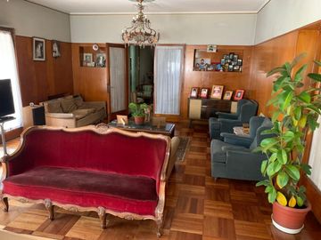 Propiedad 336 m2 útiles, 506 m2 terreno, sector comercial, Ñuñoa