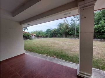 Alquilo casa en Penonomé