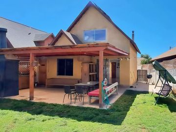 Se VENDE Hermosa CASA 3D, 2B + 2 Estacionamientos en CURAUMA