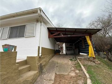 CASA EN VENTA – COSTA AZUL NORTE, VILLA CARLOS PAZ
Excelente oportunid