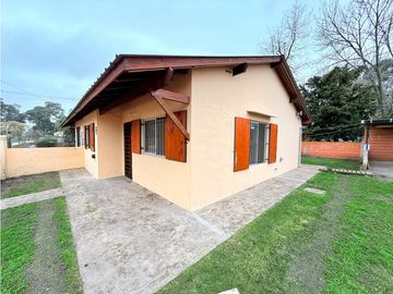 LATORRE PROP. ALQUILA 24 MESES CASA CON PARQUE