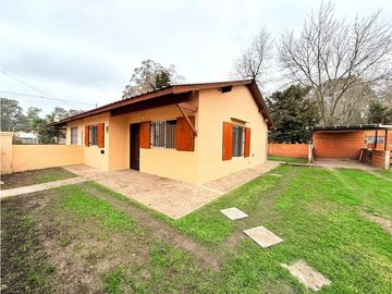 LATORRE PROP. ALQUILA 24 MESES CASA CON PARQUE