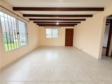LATORRE PROP. ALQUILA 24 MESES CASA CON PARQUE