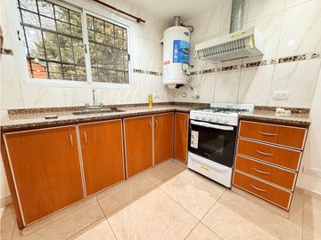 LATORRE PROP. ALQUILA 24 MESES CASA CON PARQUE