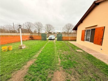 LATORRE PROP. ALQUILA 24 MESES CASA CON PARQUE