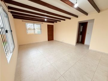 LATORRE PROP. ALQUILA 24 MESES CASA CON PARQUE