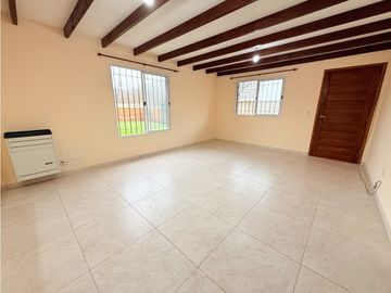 LATORRE PROP. ALQUILA 24 MESES CASA CON PARQUE