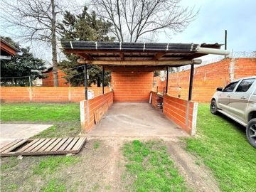 LATORRE PROP. ALQUILA 24 MESES CASA CON PARQUE
