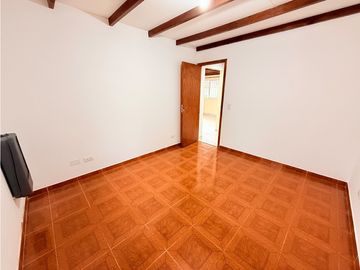 LATORRE PROP. ALQUILA 24 MESES CASA CON PARQUE