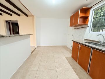 LATORRE PROP. ALQUILA 24 MESES CASA CON PARQUE