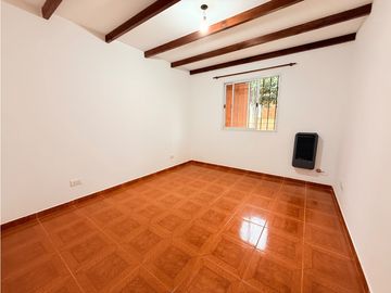 LATORRE PROP. ALQUILA 24 MESES CASA CON PARQUE