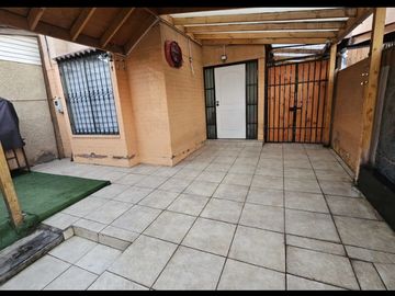 HERMOSA CASA 3 H  2 B QUILICURA