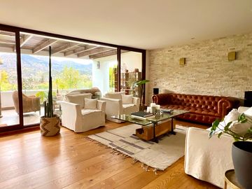SE VENDE ESPECTACULAR CASA DE LUJO, EN CONDOMINIO, LA DEHESA