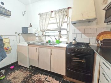 VENTA Casa 3 ambientes en Ituzaingó. Amplio lote.