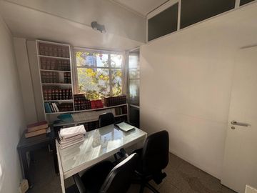 Venta oficina cuarto piso galería Bamac Mendoza