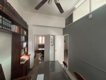 Venta oficina cuarto piso galería Bamac Mendoza