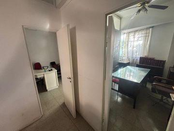Venta oficina cuarto piso galería Bamac Mendoza