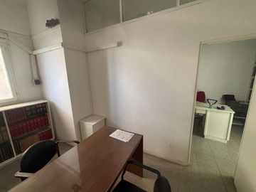 Venta oficina cuarto piso galería Bamac Mendoza