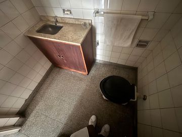 Venta oficina cuarto piso galería Bamac Mendoza