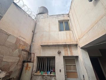 Venta casa esquina 2 plantas a reciclar Las Heras.