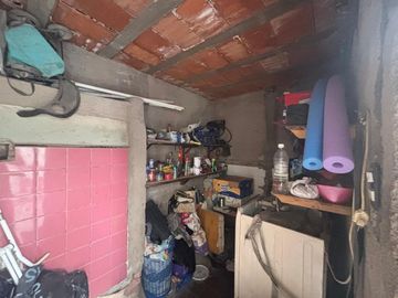 Venta casa esquina 2 plantas a reciclar Las Heras.